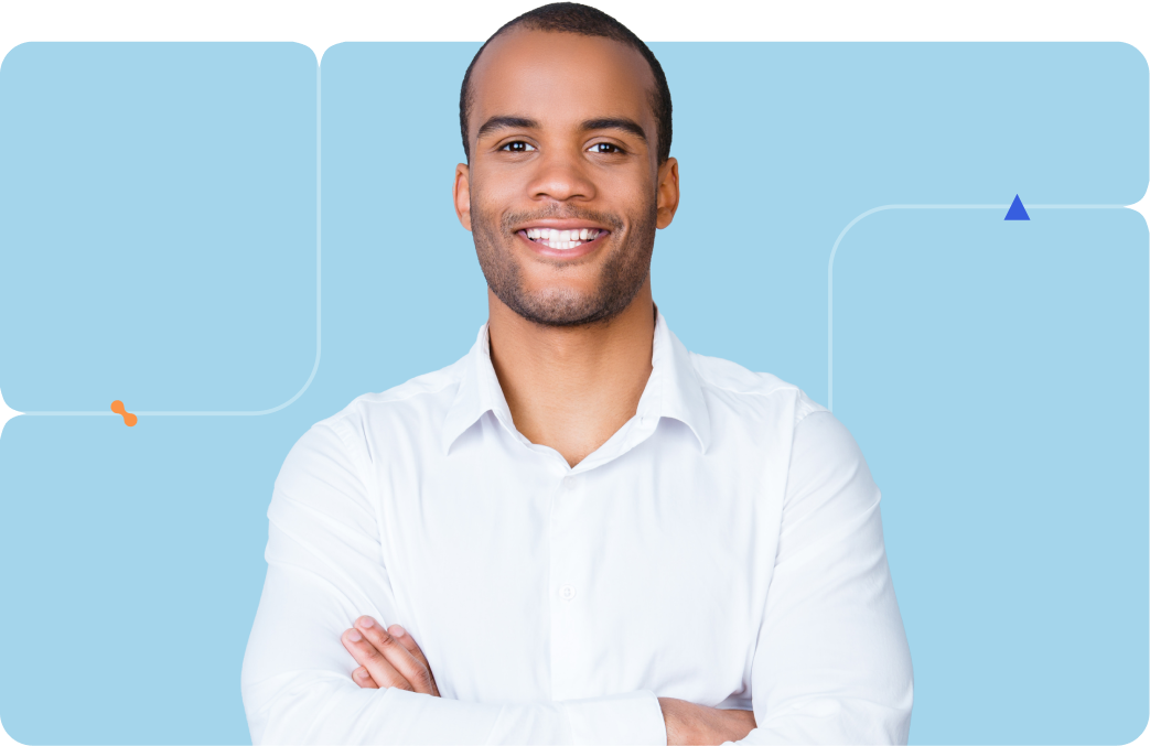 Person smiling in front of a blue Scrum Alliance background